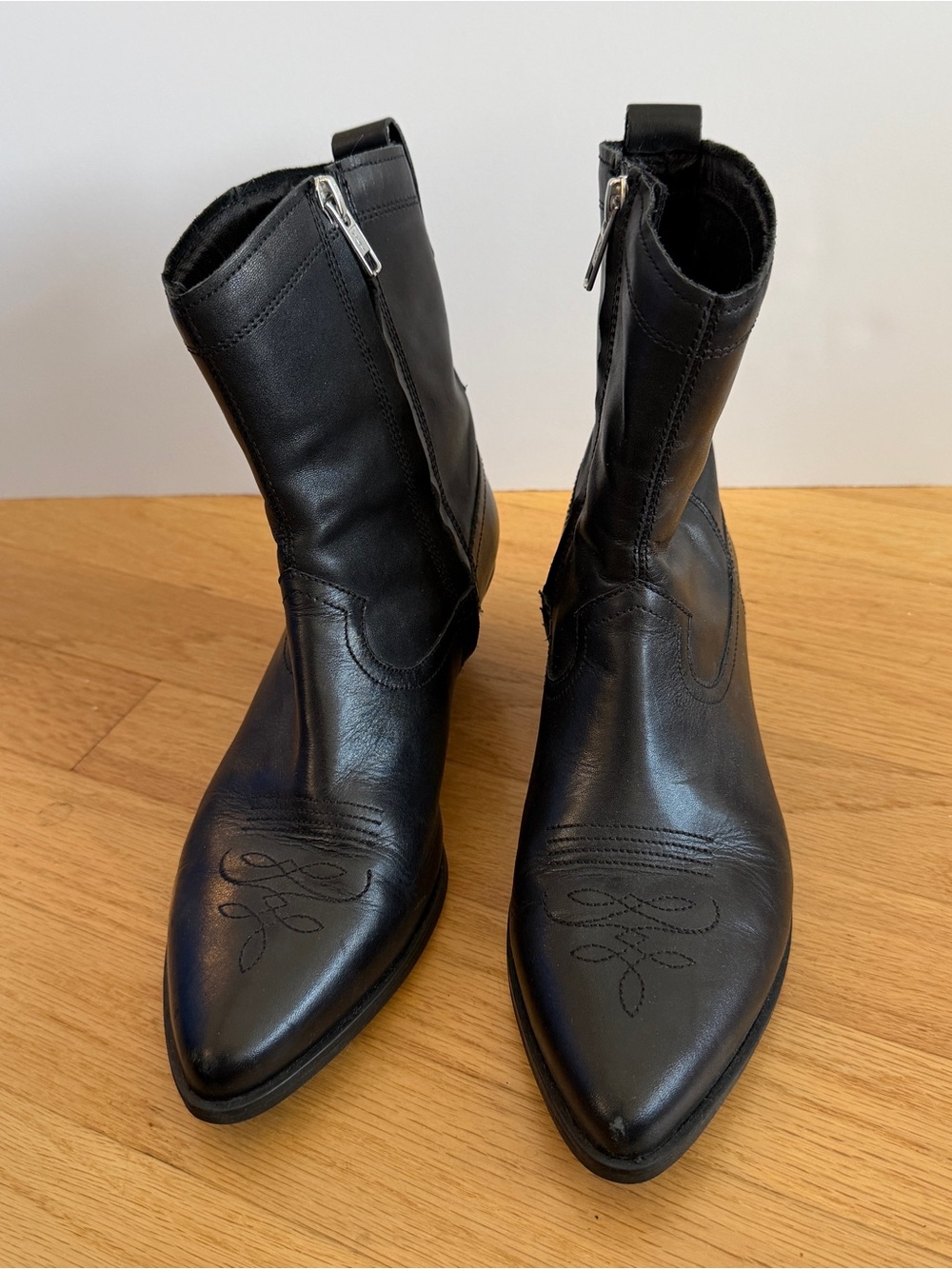 Vagabond Shoemakers ‘Emily’ Short Leather Cowboy Boots/Western Boots - Women’s 6